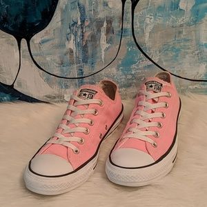 Woman's Converse Size 9 / Men's Size 7
